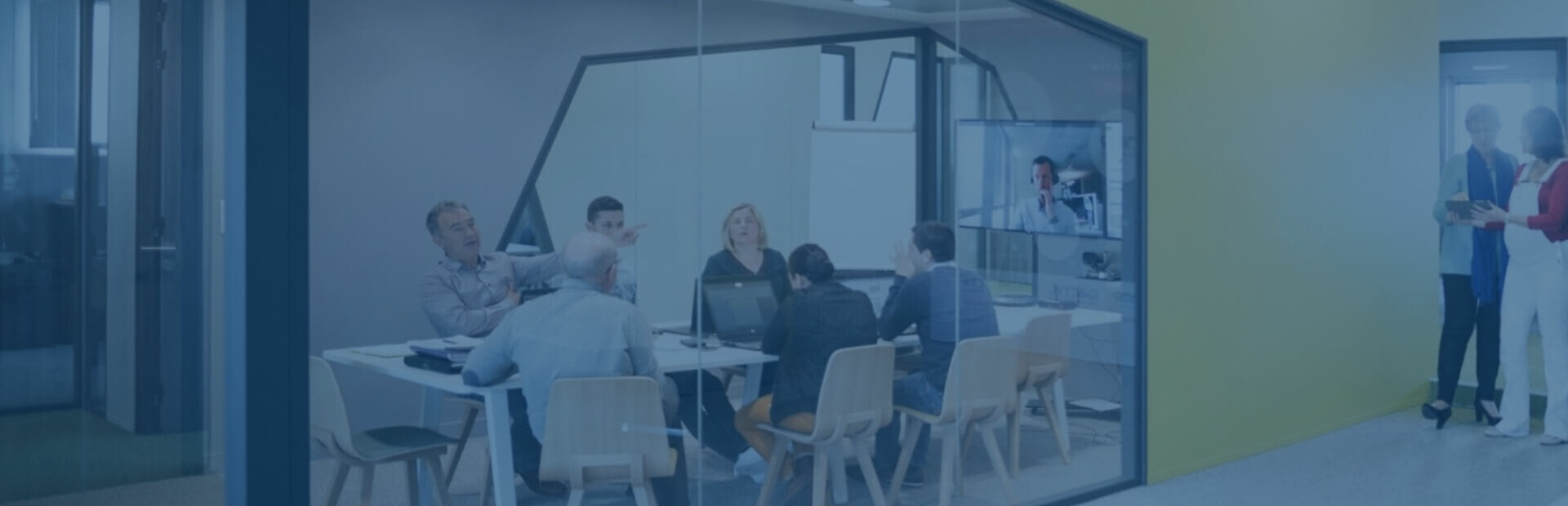 Salle de réunion dans une agence VFLIT, entreprise IT